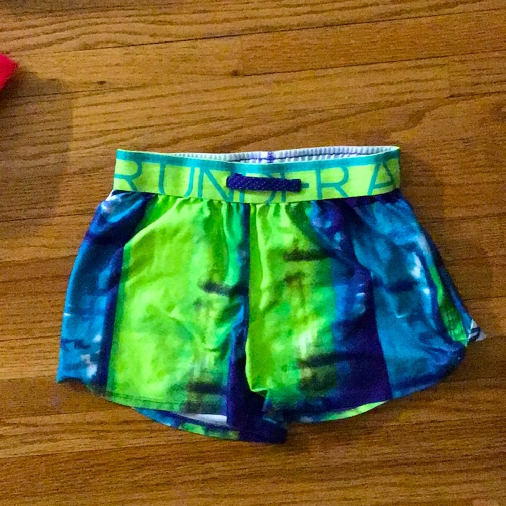 Underarmour girls heatgear loose shorts